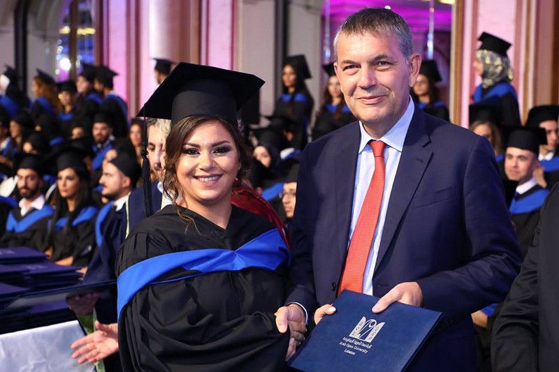 سمو الأمير طلال بن عبد العزيز يرعى حفل تخرج الجامعة العربية المفتوحة  في مركز البيال